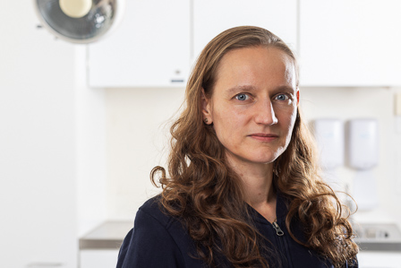 Elke Van der Vekens, Dr. med. vet. DipECVDI